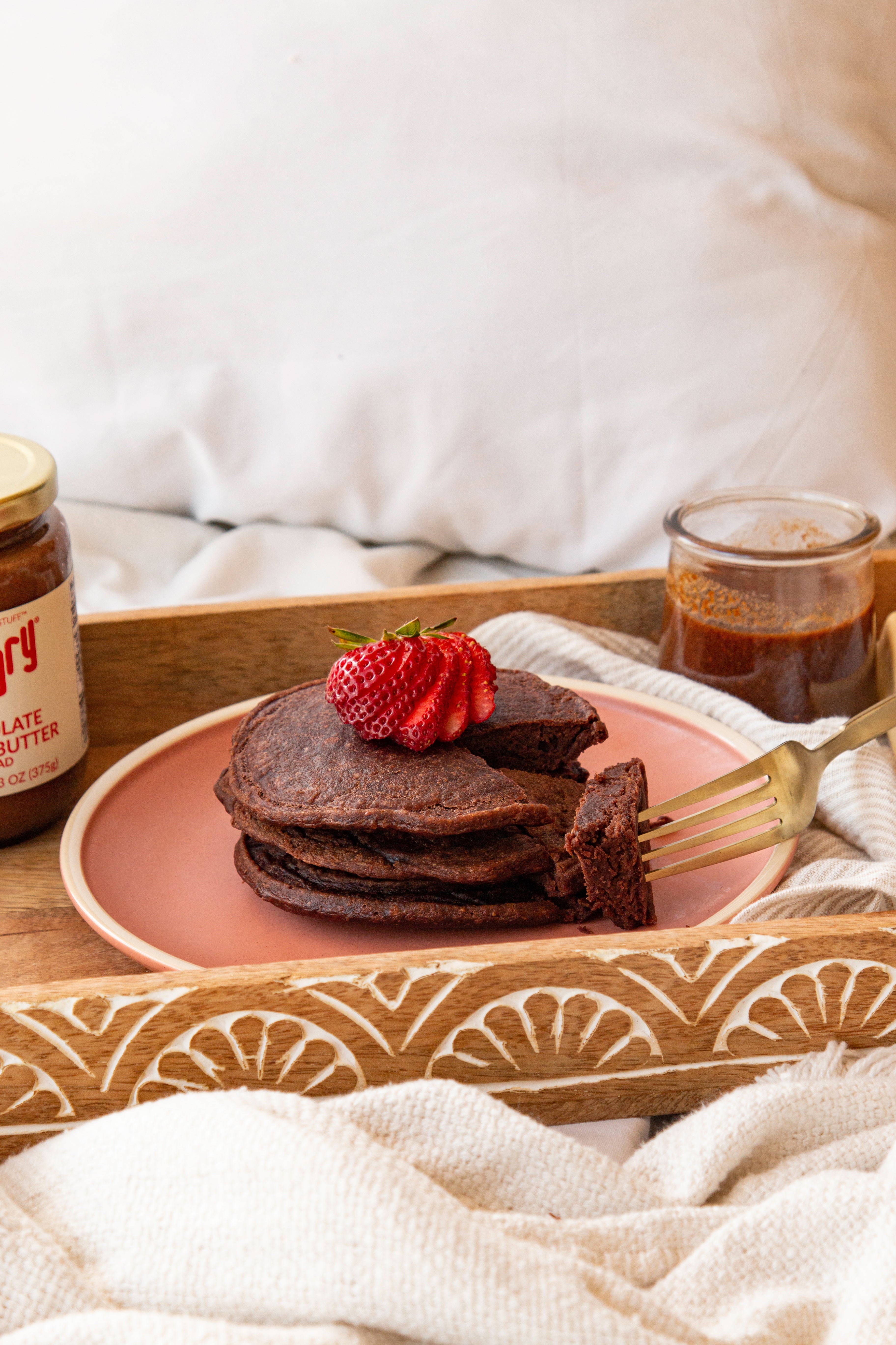 Vegan Chocolate Pancakes with Chocolate Peanut Maple Syrup – MUMGRY