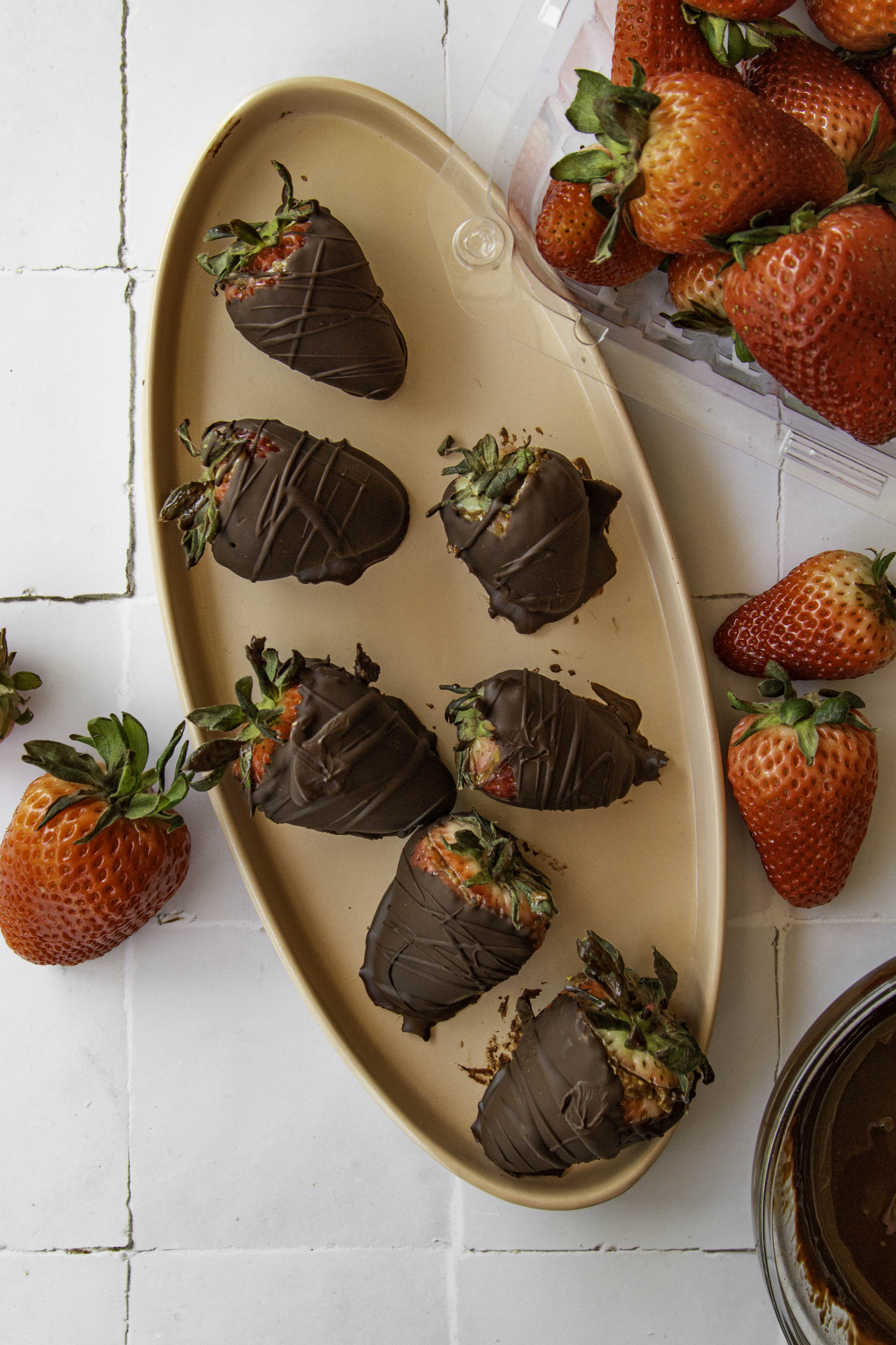 Pistachio Filled Chocolate Covered Strawberries – MUMGRY